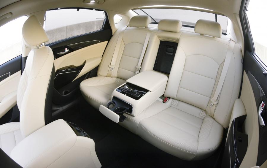  Kia Cadenza 2016 года  (фото 20 из 24)
